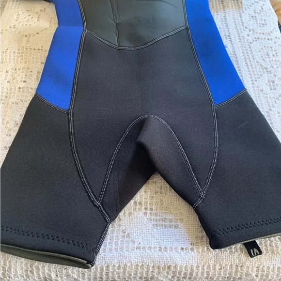 EUC Isosi Junior Youth Black & Blue Neoprene Surf Dive Wetsuit Short Sleeve Sz 6 - Picture 3 of 8